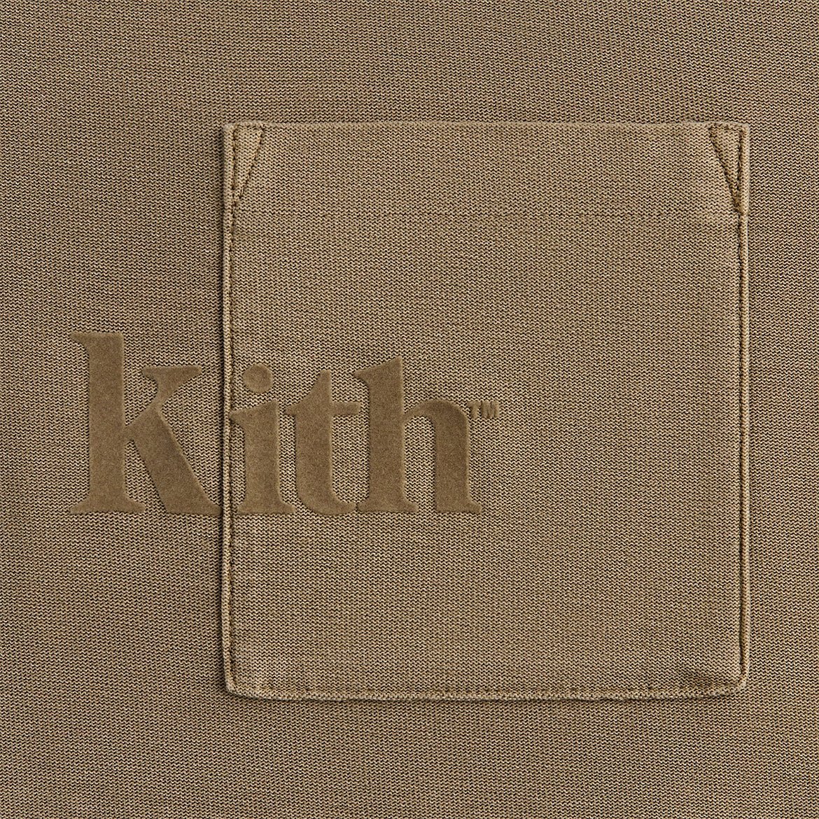 Camiseta Kith Quinn Tee Verde em uso