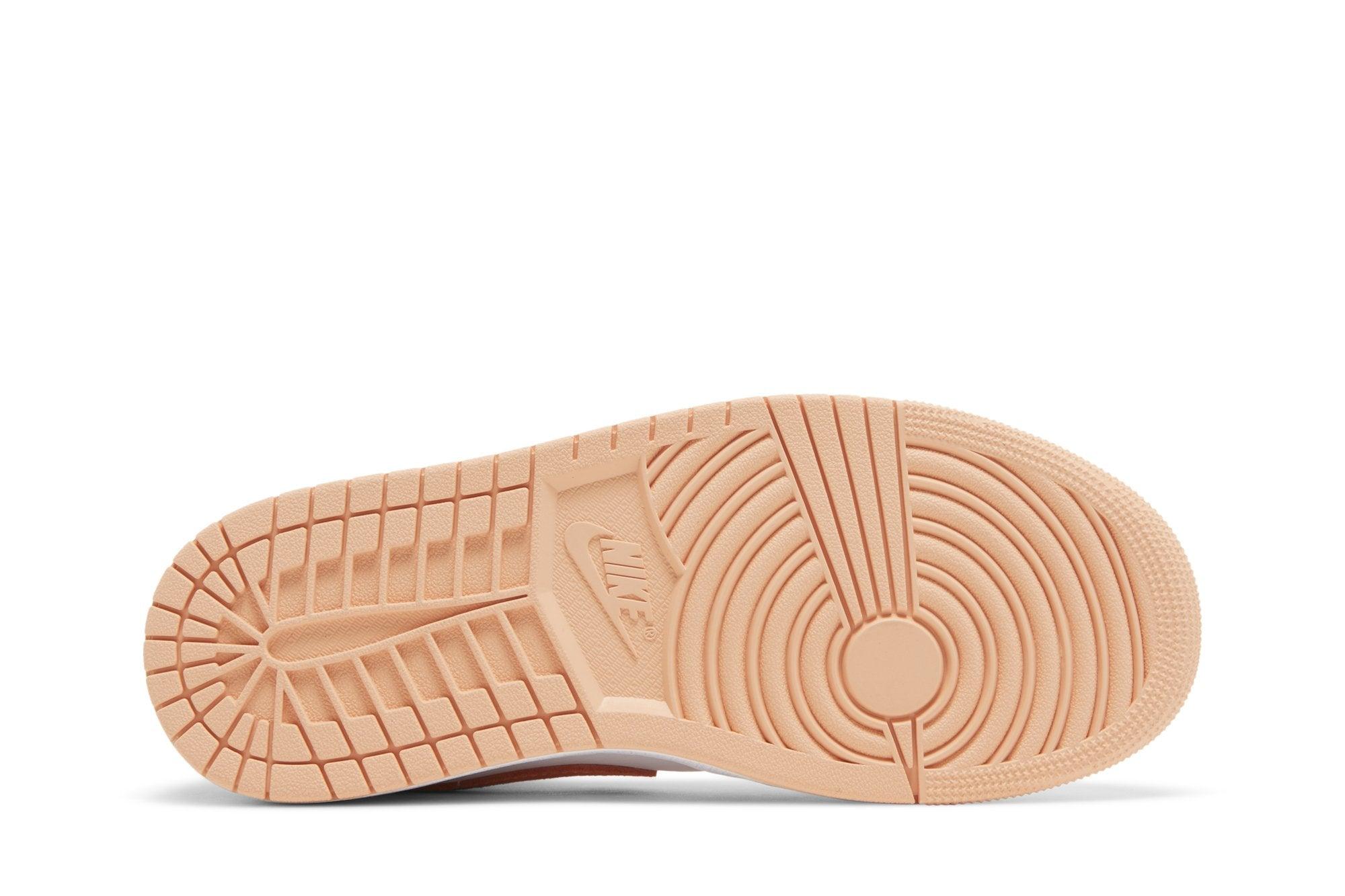 Tênis Air Jordan 1 Low Sunset Haze Laranja - Detalhe do Logo