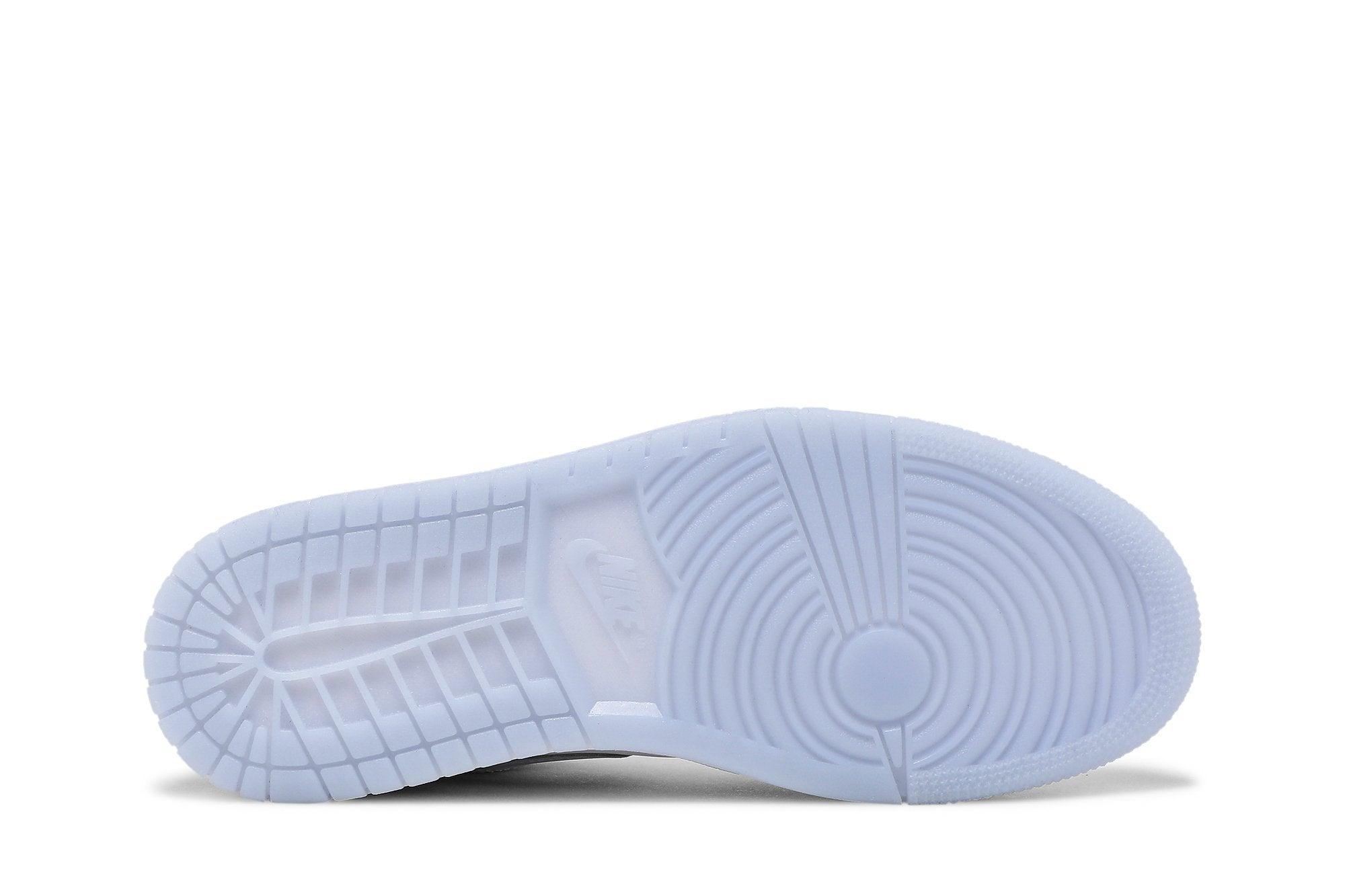 Tênis Air Jordan 1 Low Wolf Grey Cinza - Vista Traseira