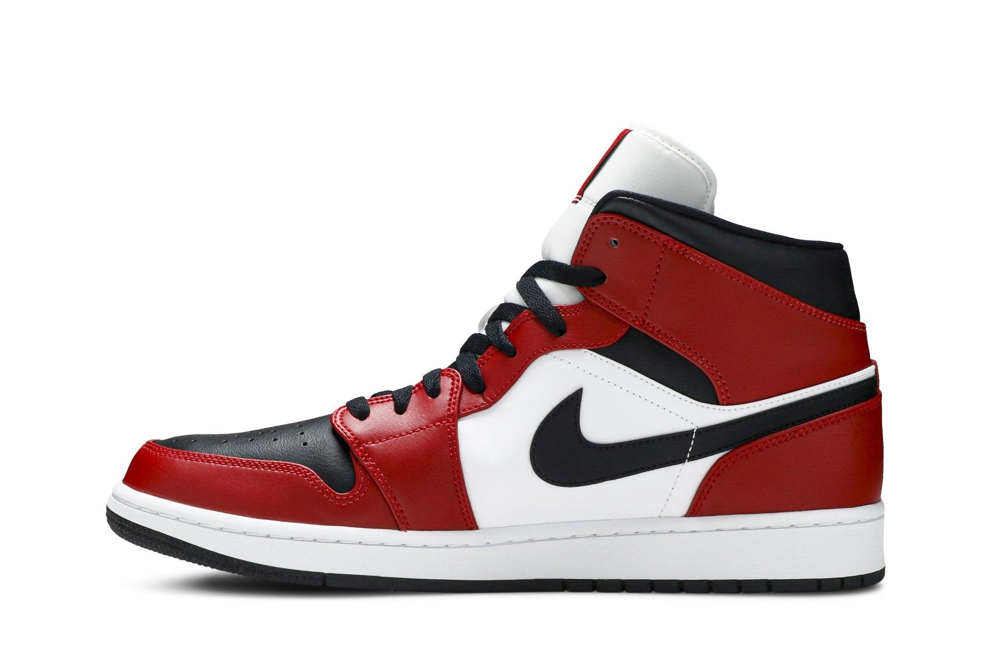Tênis Air Jordan 1 Mid Chicago Black Toe Vermelho/Preto - Detalhe do Cabedal