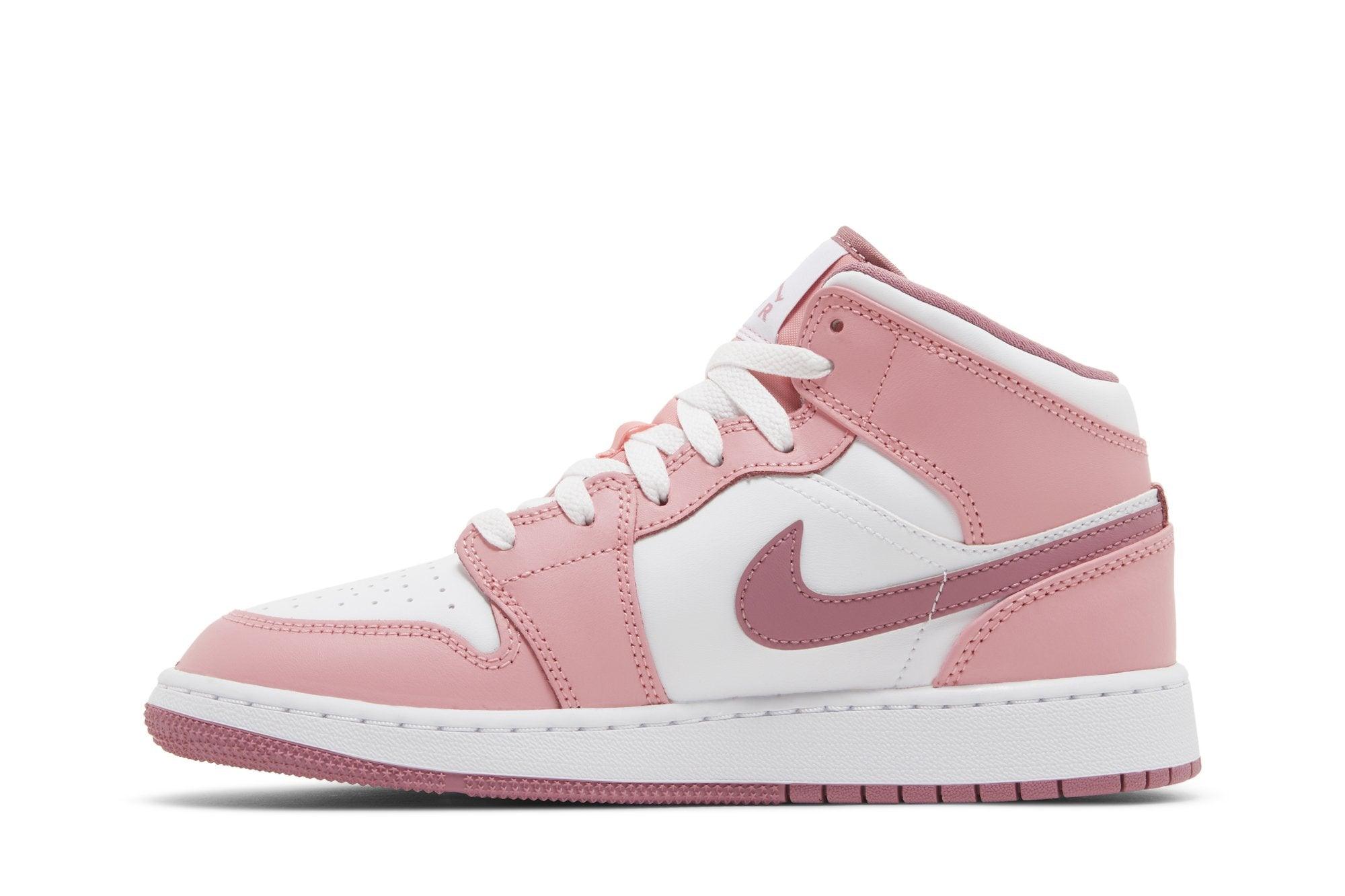 Tênis Air Jordan 1 Mid GS Valentine's Day (2023) Rosa - Detalhe do Cabedal