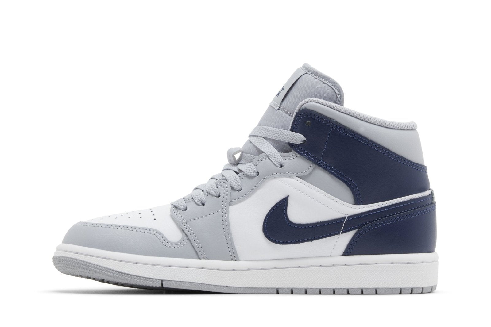 Tênis Air Jordan 1 Mid Wolf Grey Midnight Navy Cinza - Detalhe do Cabedal