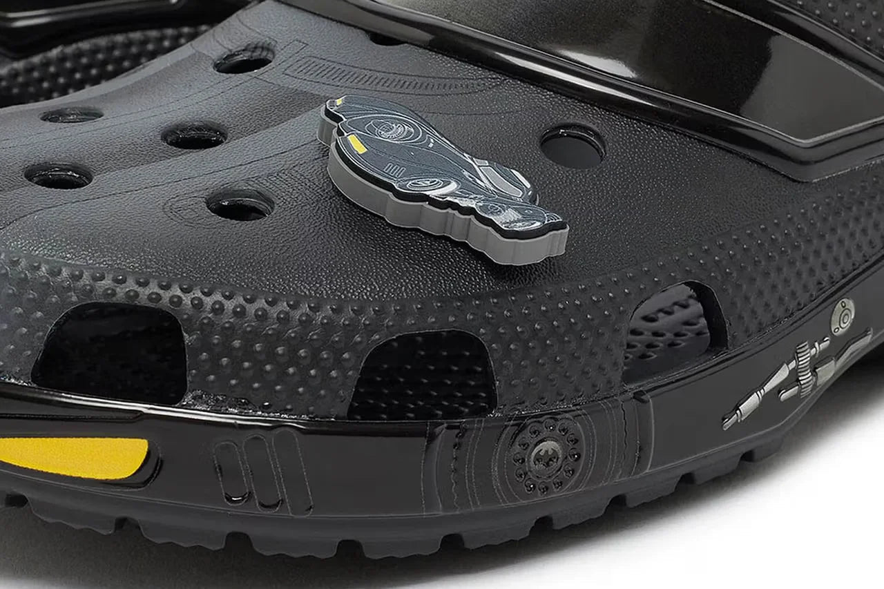 Tênis Crocs Classic Clog x Batman Batmobile Preto - Detalhes