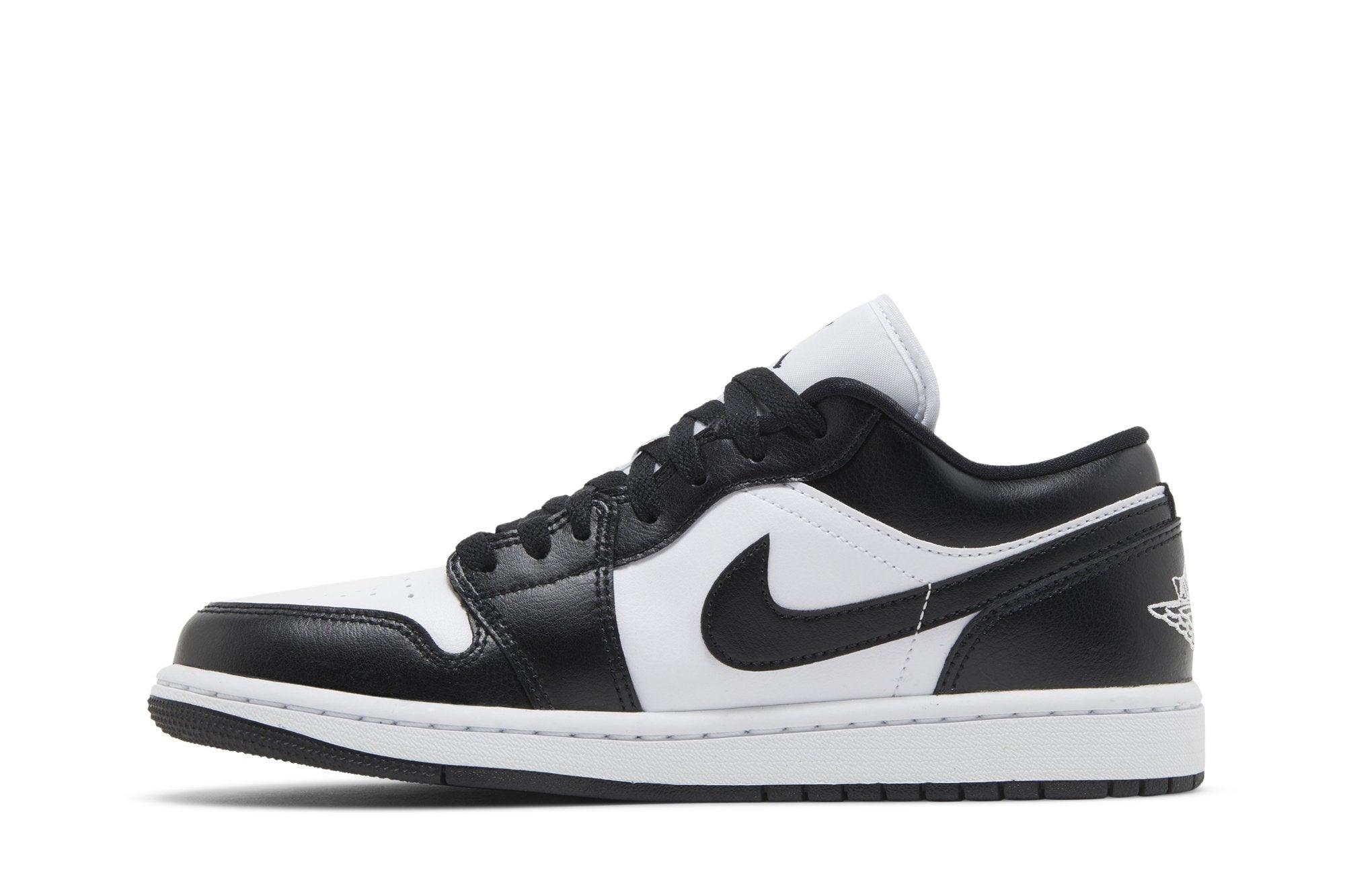 Tênis Jordan 1 Low Panda (2023) Preto - Detalhe do Cabedal