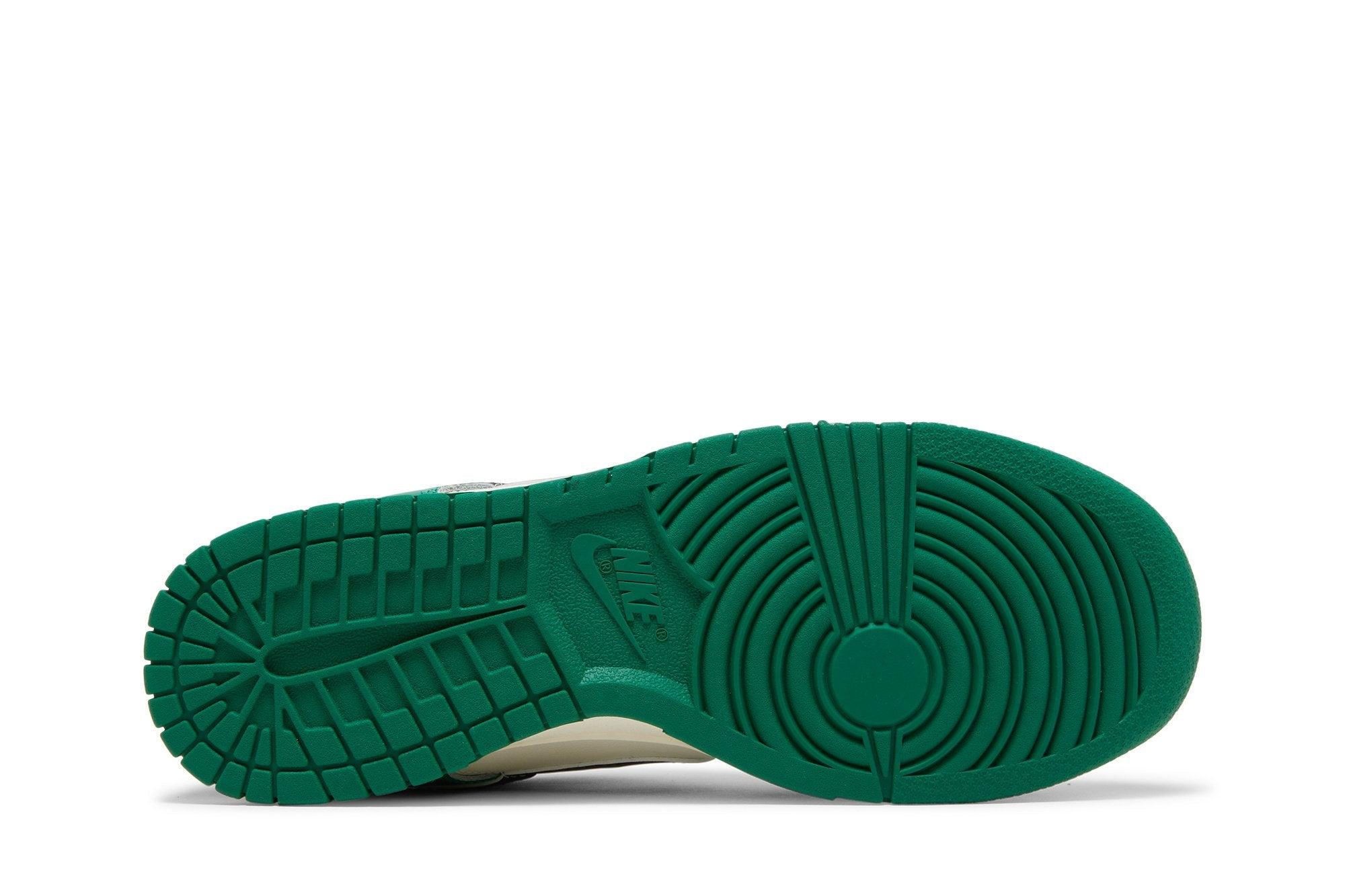 Tênis Nike Dunk Low SE Lottery Verde - Vista Lateral com Detalhes