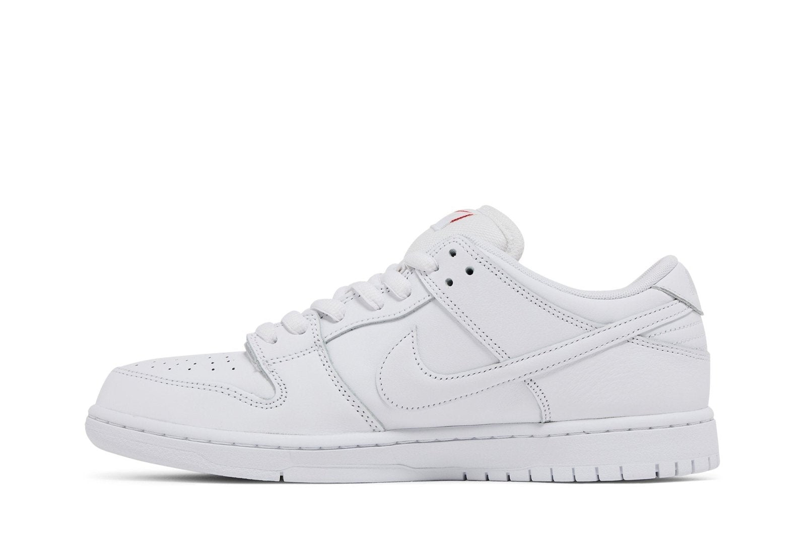 Tênis Nike SB Dunk Low Pro Triple White Branco - Vista lateral